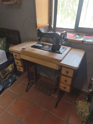 Máquina de coser antigua