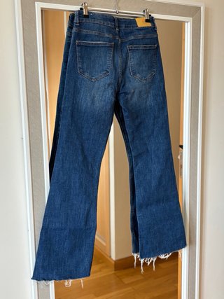 Pantalón vaquero campana desgastado