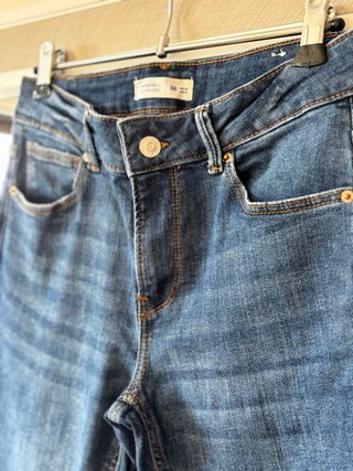Pantalón vaquero campana desgastado