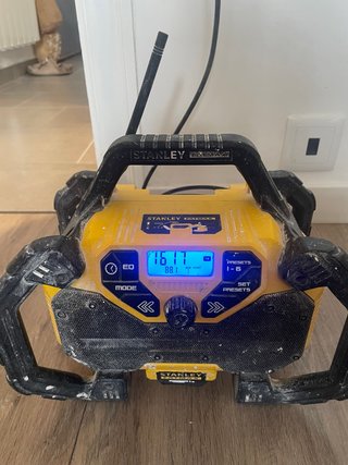 Radio Cargador Stanley Fatmax
