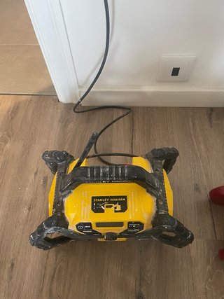 Radio Cargador Stanley Fatmax