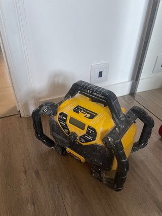 Radio Cargador Stanley Fatmax