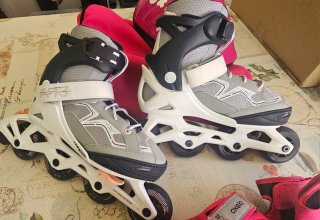 Patines en línea Oxelo, casco rosa y protecciones