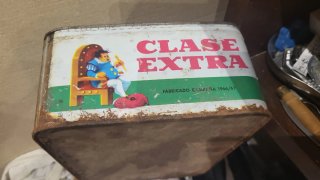 Caja de hojalata antigua Miguel Chacón Rivas