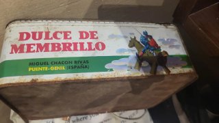 Caja de hojalata antigua Miguel Chacón Rivas