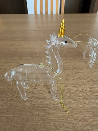 3 Figuras de Cristal con Detalles Dorados