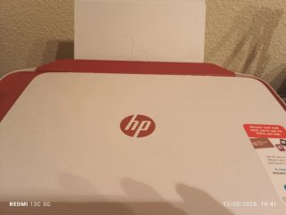 Impresora HP Blanca y Roja