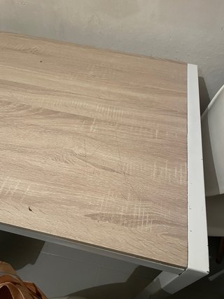 Mesa de cocina y 4 sillas blancas