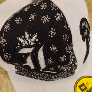 Berretto Identity Bianco con Paisley