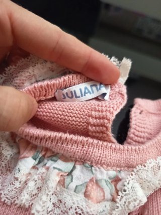 Conjunto de niña rosa con volantes