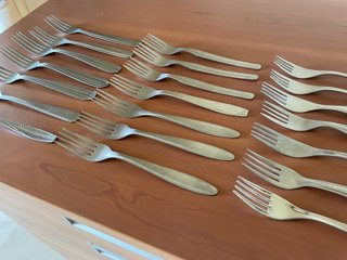 Lote de 21 tenedores variados de inox (vintage)