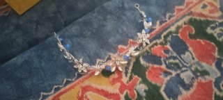 Tiara artesanal flores y brillantes
