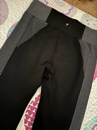 Mallas deportivas negras con detalles