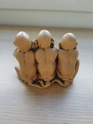 Figura 3 Monos Sabios