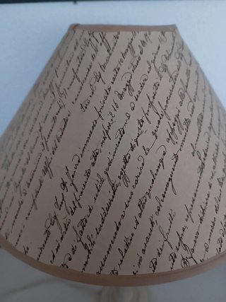 Lámpara de mesa madera y cartulina decapada