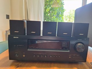 Amplificador Denon AVR-1312 y altavoces Bose