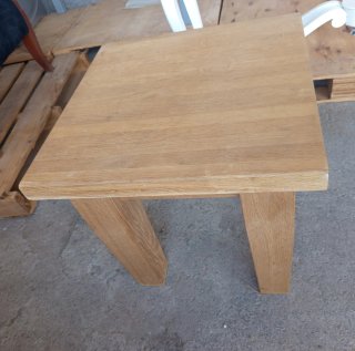 Mesa auxiliar de madera