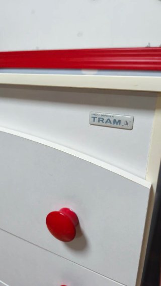 Cómoda infantil TRAMA blanca con tiradores rojos