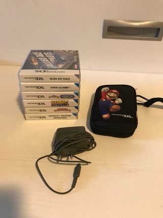 Nintendo DS con custodia e cavi