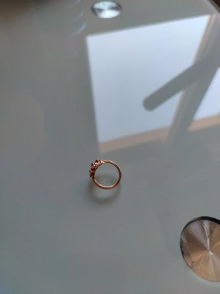 Anillo "oro" rosa con circonitas brillantes
