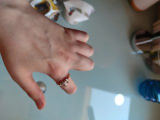 Anillo "oro" rosa con circonitas brillantes