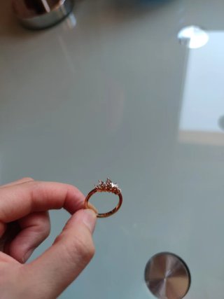 Anillo "oro" rosa con circonitas brillantes