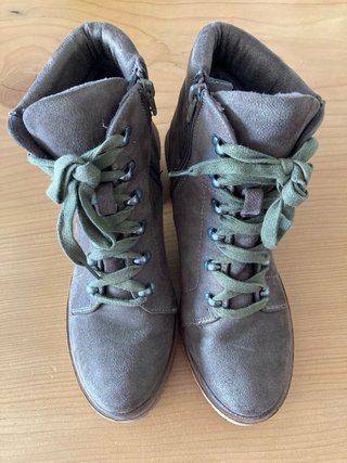 Botines marrones con cordones