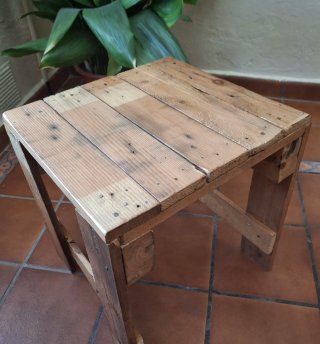 Mesa rústica de madera de palets