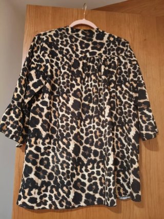 Blusa con estampado de leopardo