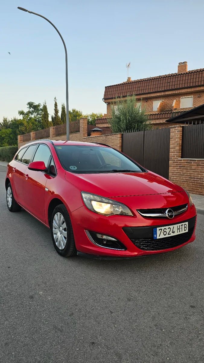 Opel Astra 2013 - foto 1