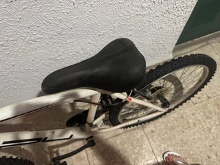 Bicicleta Blanca y Roja - Sin Uso