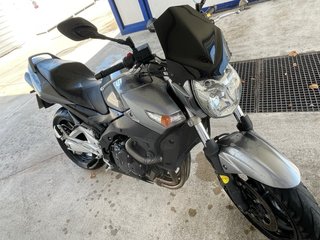 Suzuki GSR 600 Naked Gris