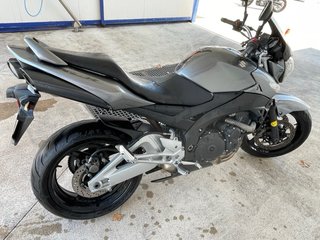 Suzuki GSR 600 Naked Gris