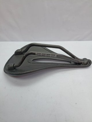 Sillín de carbono para bicicleta