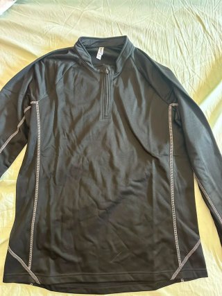 Camiseta deportiva negra