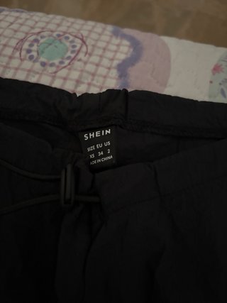 Pantalón de nylon negro