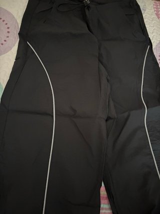 Pantalón de nylon negro