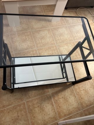REGALO Mesa auxiliar cristal y metal negra