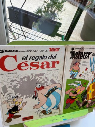 Comics Asterix: el regalo del cesar y escudero