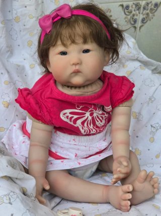 Bebé Reborn Asiática
