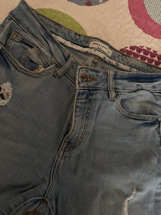 Pantalón vaquero desgastado