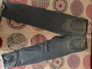 Pantalón vaquero desgastado