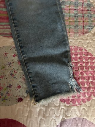 Pantalón vaquero desgastado