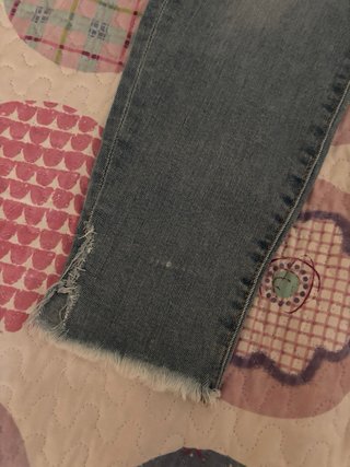 Pantalón vaquero desgastado