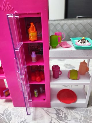 Barbie Bambola con Dispensa Cibo