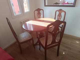 Mesa de comedor redonda con 4 sillas