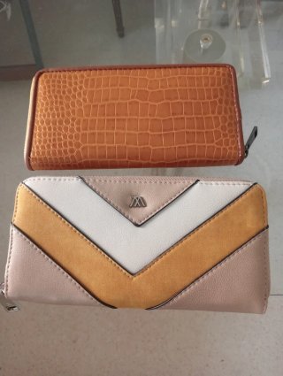 Dos carteras de señora