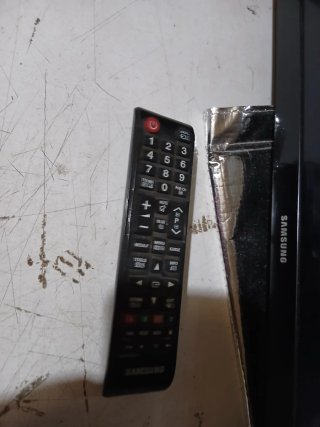 Televisión Samsung Negra Pantalla algo rota