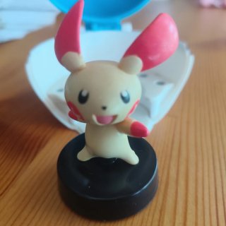 Pokéball Lanzador con Figura Pokémon