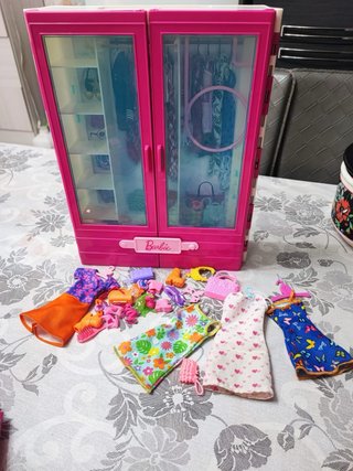 Armadio Barbie con accessori